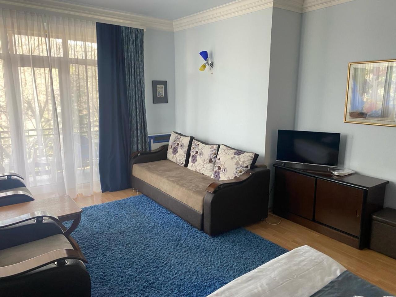 Casanova Inn - Boutique Hotel Dilidzjan Buitenkant foto