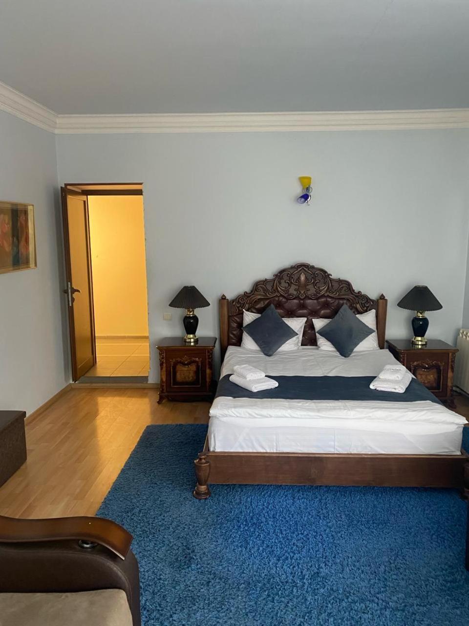Casanova Inn - Boutique Hotel Dilidzjan Buitenkant foto