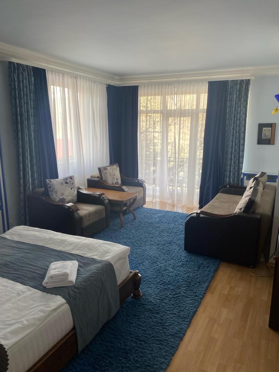 Casanova Inn - Boutique Hotel Dilidzjan Buitenkant foto