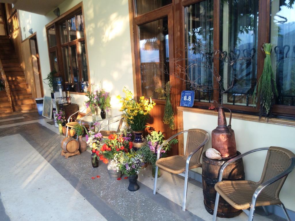 Casanova Inn - Boutique Hotel Dilidzjan Buitenkant foto