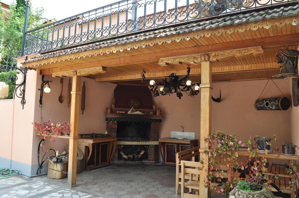 Casanova Inn - Boutique Hotel Dilidzjan Buitenkant foto