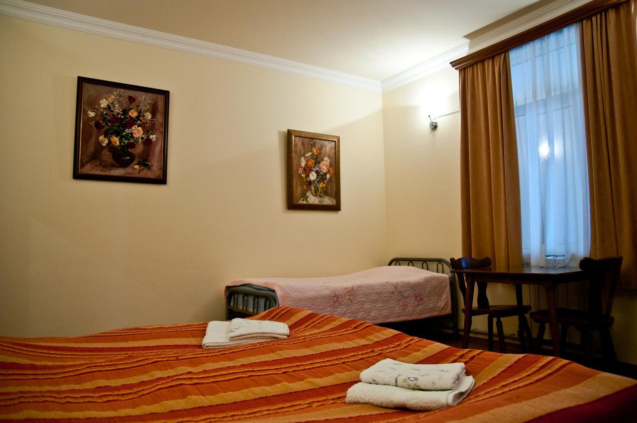 Casanova Inn - Boutique Hotel Dilidzjan Kamer foto