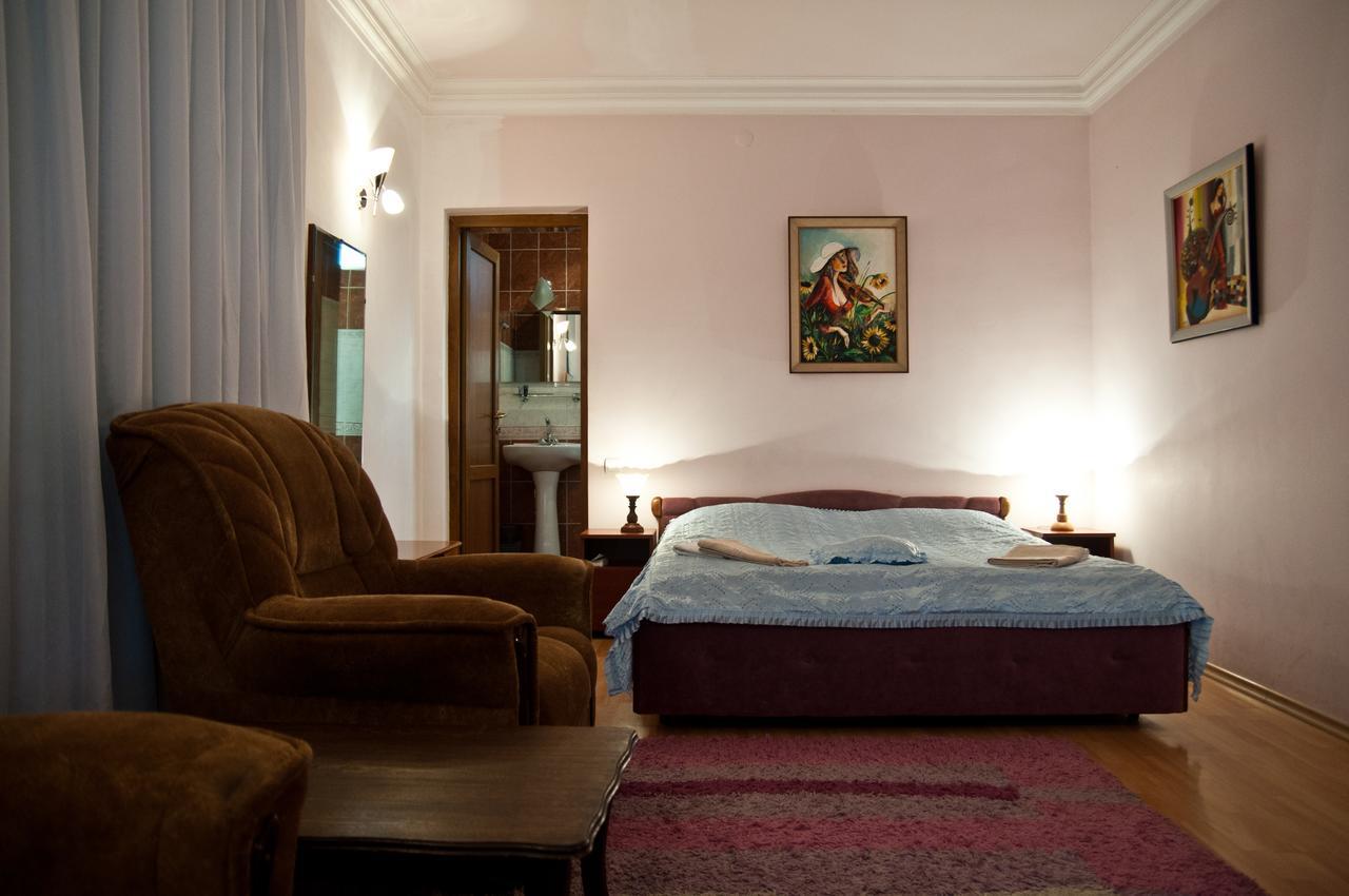 Casanova Inn - Boutique Hotel Dilidzjan Buitenkant foto