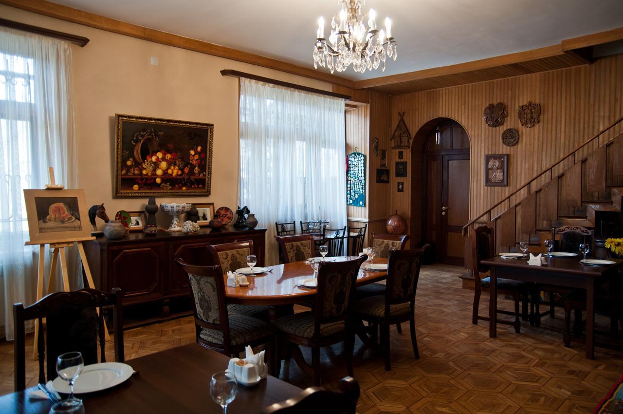 Casanova Inn - Boutique Hotel Dilidzjan Buitenkant foto